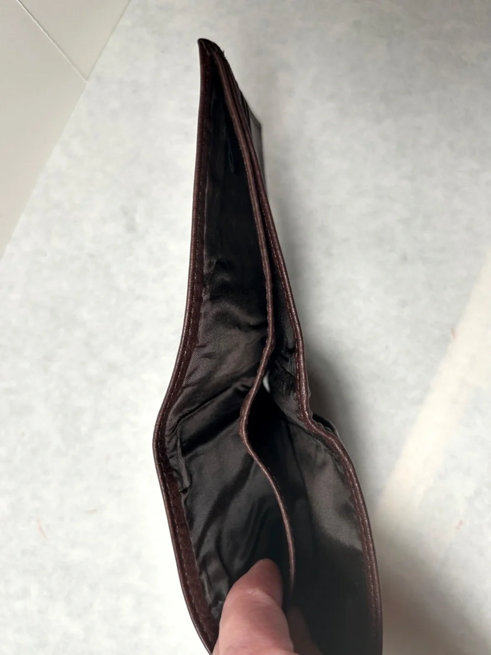 Kenneth Cole Dark Brown Pebbled Leather Bi-Fold Card Slim Wallet Men’s EUC